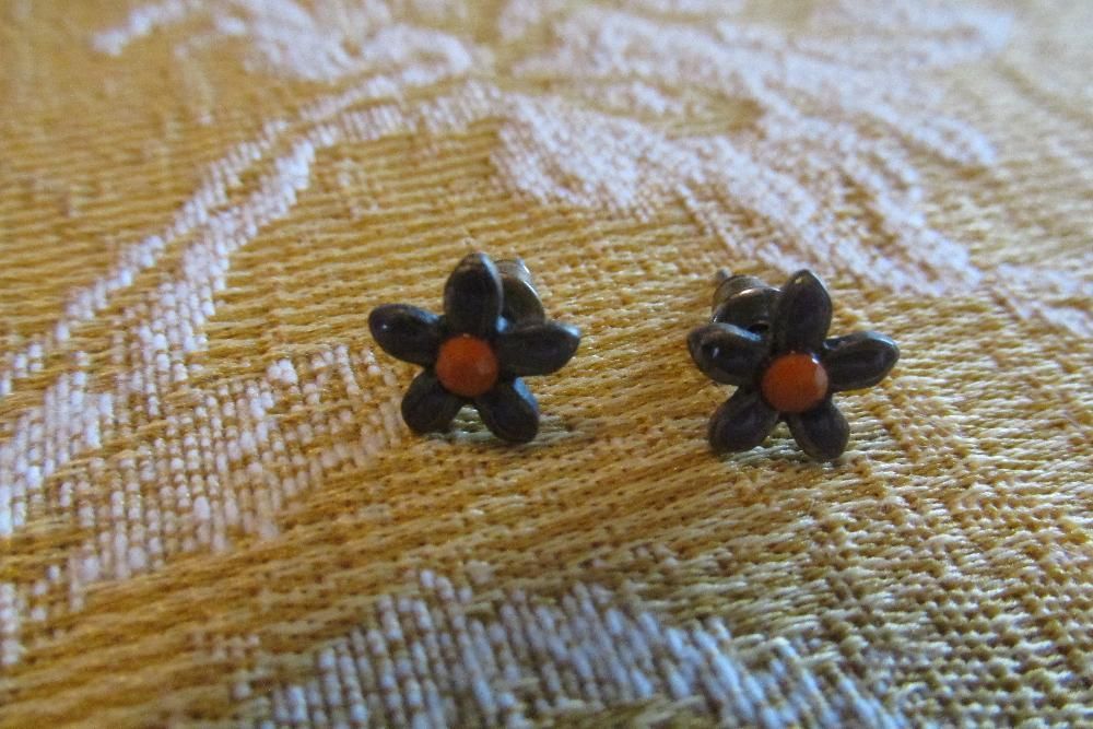 Brincos pequenos variados