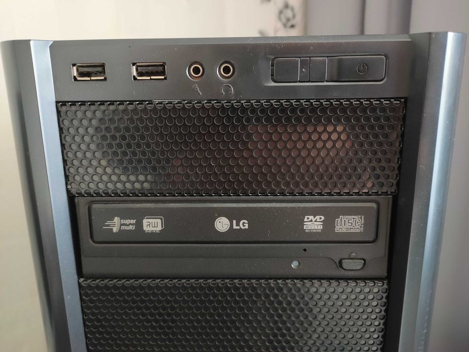 Komputer stacjonarny + monitor Dell 2407WFPb