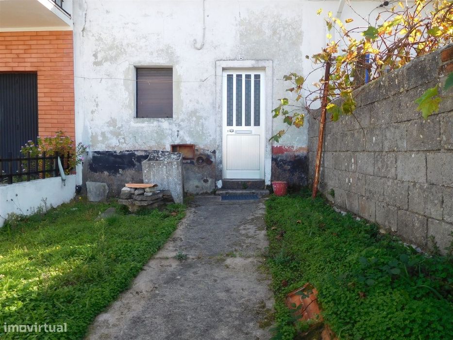 Moradia T3 / Reconstruir / Com Projeto Aprovado / Marrazes / Leiria