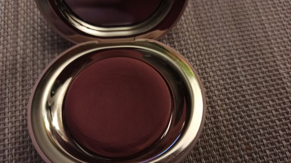 Róż Rare Beauty polecam