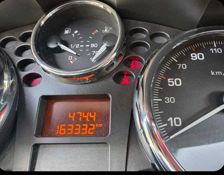 Peugeot 207 apenas 163 mil. Gasolina particular