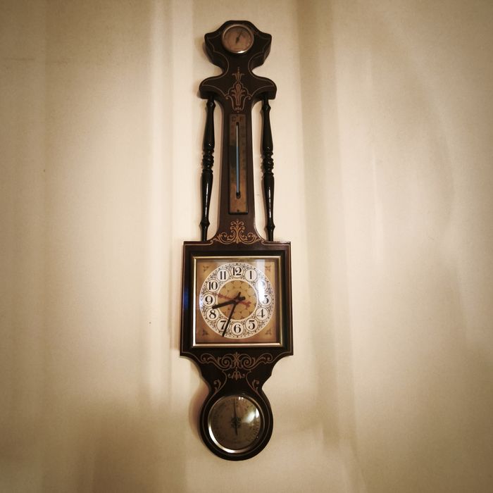 Relógio Vintage com Termômetro
