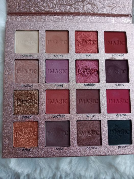 Paletka cieni 16 kolorów