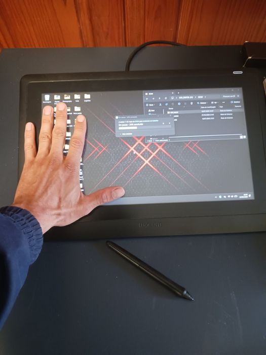Wacom Cintiq 16 - Mesa / Ecrã de Desenho