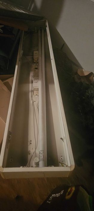 Armadura / Luminária 1,60m com grelha parabólica".