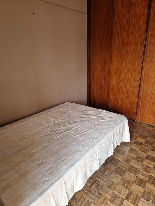 Quarto para arrendar