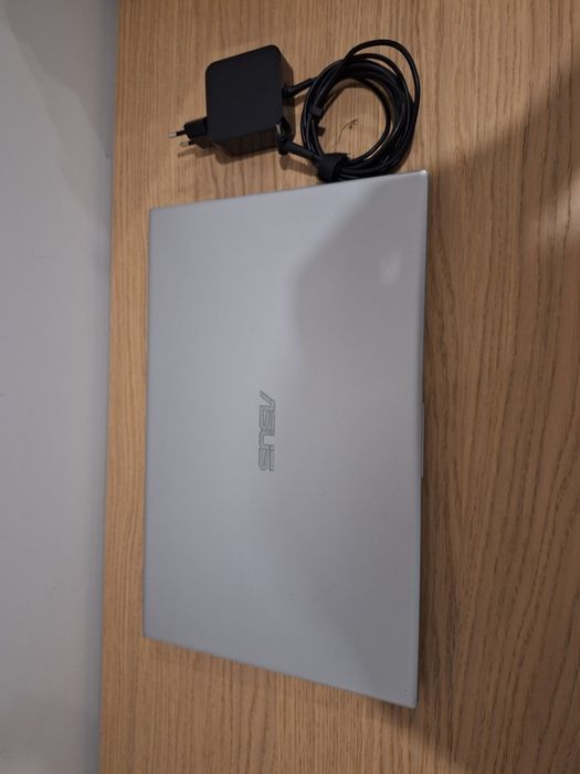 Asus Vivobook A512 U 16'