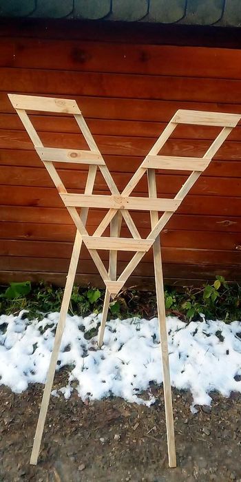 Stelaże sztalugi pod wieńce