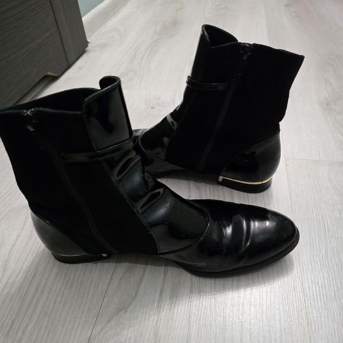 Czarne skórzane botki lakierowane z zamszem Conhpol Bis rozm.40