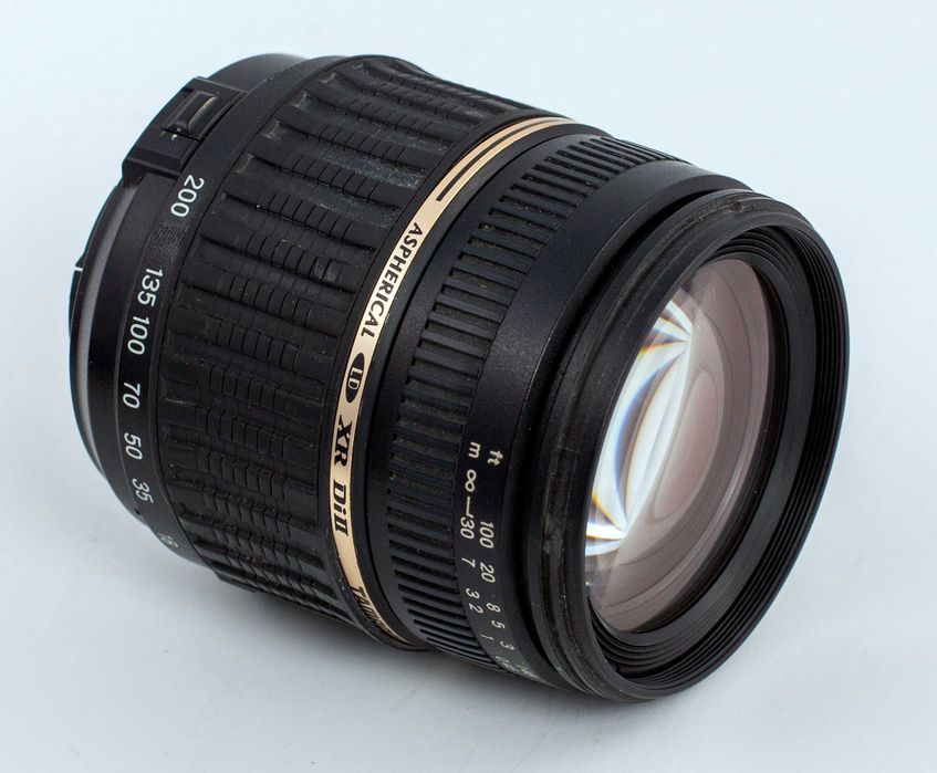 Objetiva Tamron 18-200mm, para Nikon