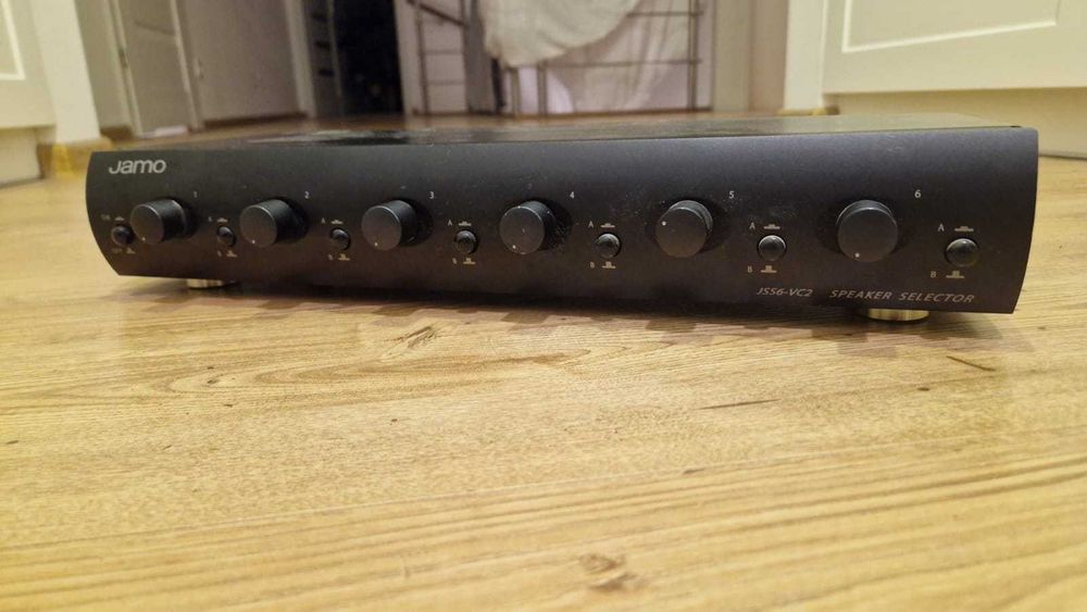 audiofilski selektor audio JAMO JSS6-VC2 - 2 źródła, 6 stref stereo
