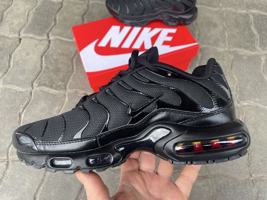 Nike Air Max TN Plus Ultra Triple Black в наявності.