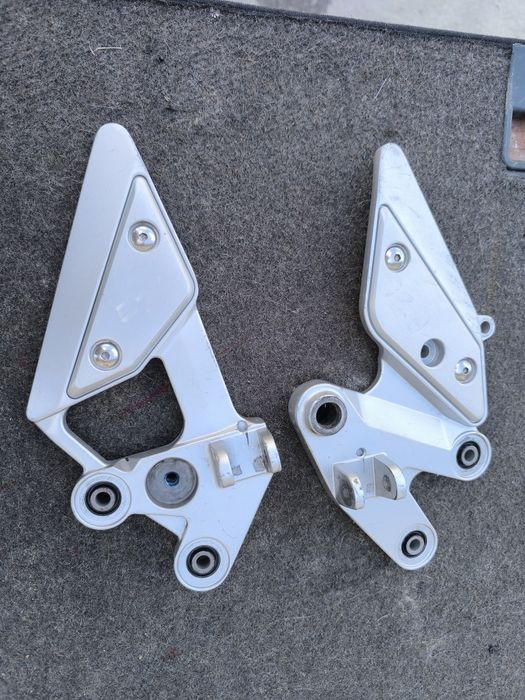 Кронштейны подножек,подножки Yamaha FZ6N 2004-09