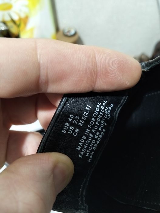 жіночі португальські шкіряні туфлі лофери hm