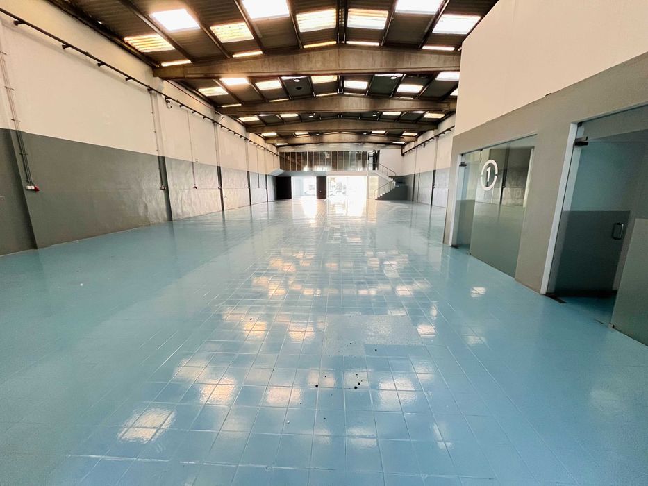 ARMAZÉM JUNTO À EXPONOR