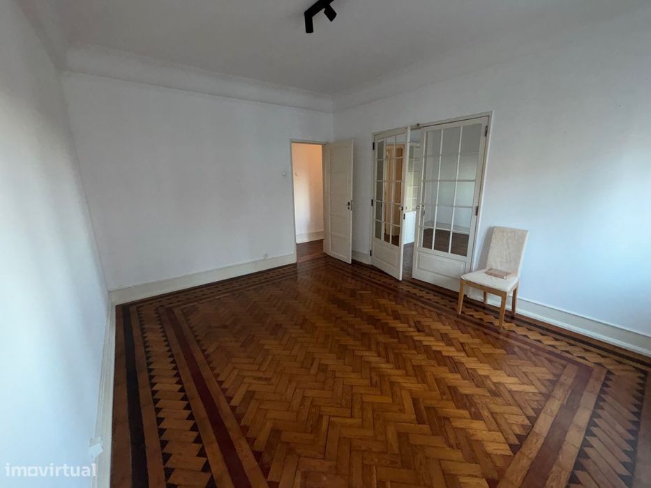 Apartamento T2  com elevador, Parque Eduardo VII
