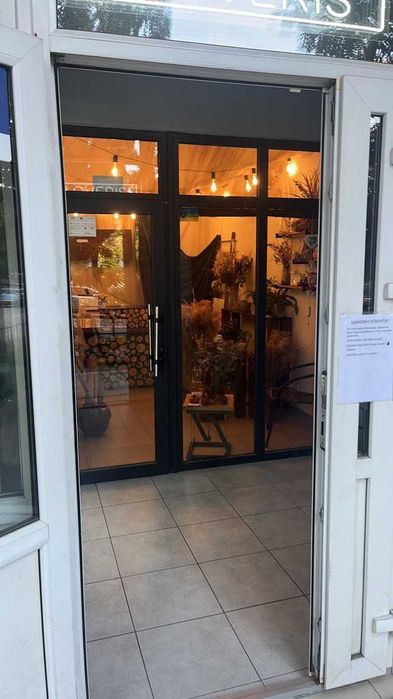 Здам в оренду фасадне приміщення 1 поверх, всі ідуть до метро, 20м2