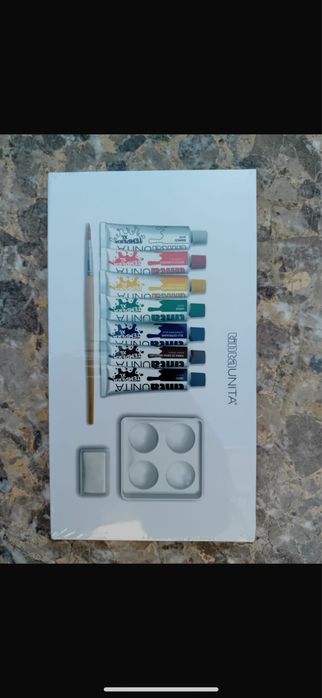 Фарби одна відкрита