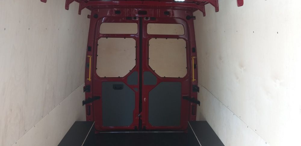 Zabudowa busa Volkswagen Crafter/MAN TGE L4H3 sklejka, MONTAŻ