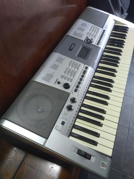 Piano Yamaha PSR E-403
