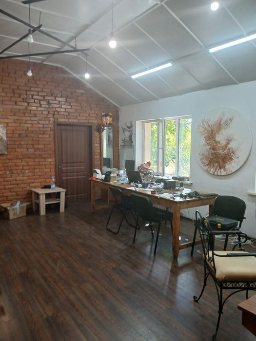 Продаж комплексу приміщень різного призначення.