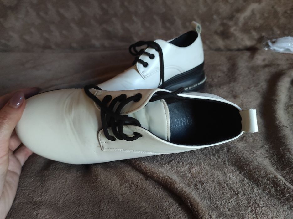 Взуття жіноче **