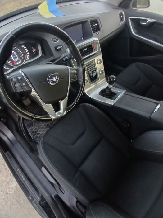 Автомобіль Volvo S60