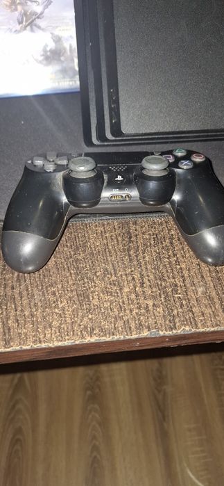 Продам SONY  PS 4 PRO.