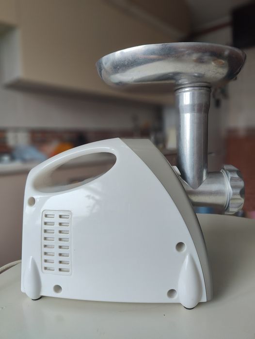 Мясорубка Scarlett