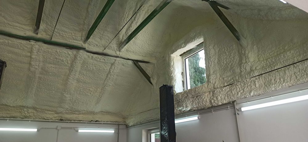 Piana PUR, Ocieplenie poddasza, ocieplanie piana, izolacja pianką