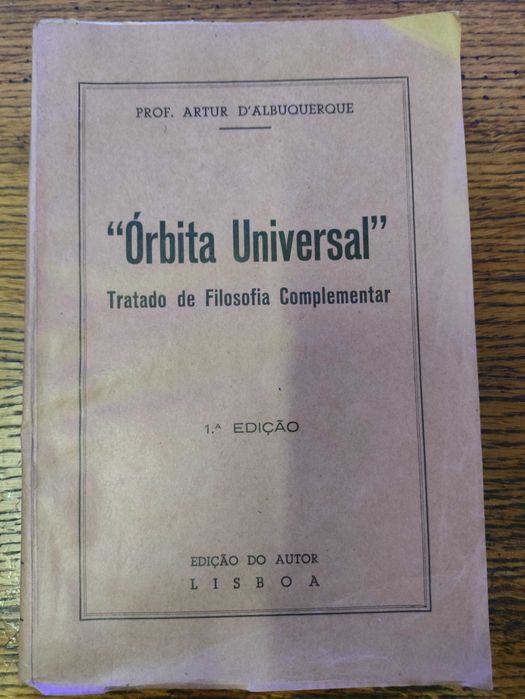 O livro Órbita Universal  do Prof. Artur D'Albuquerque