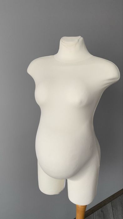 Манекен вагітної М на деревяній ніжці