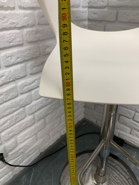 Стул для бровіста або візажиста. Або просто банний стул для дому.