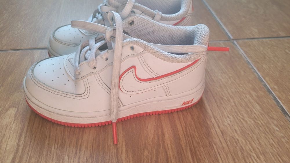 Фірмові дитячі кросівки Nike AIR FORCE 1  26 р. .