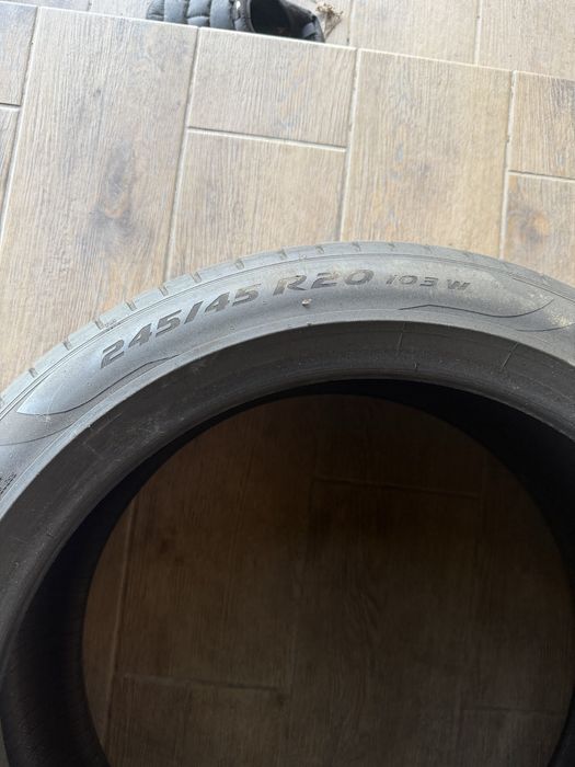 Продам Pirelli PZ4 245/45 R20 в гарному стані.