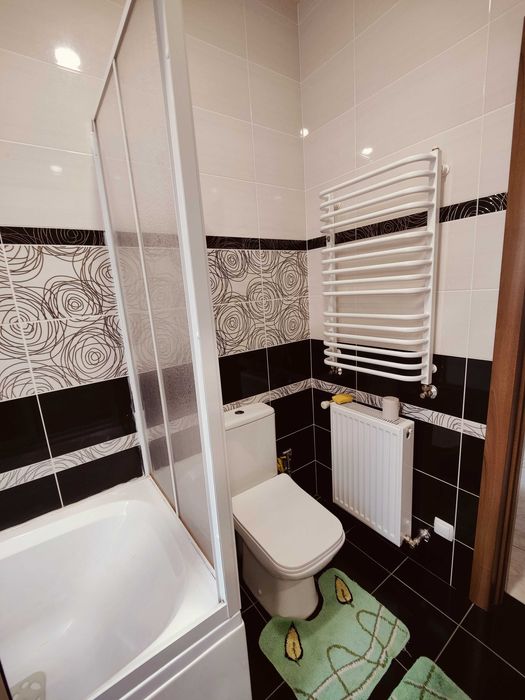 Продається домоволодіння з 2-ма будинками