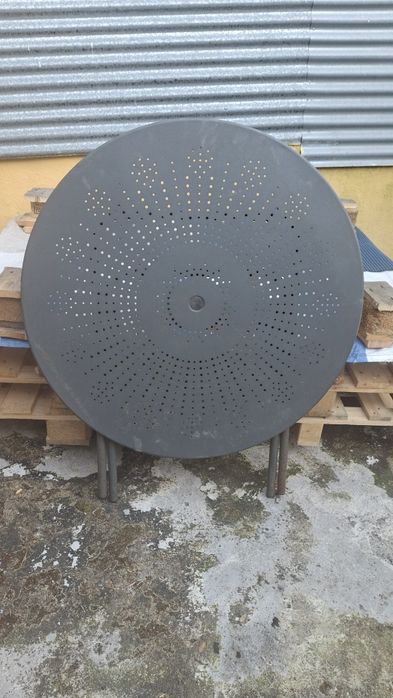 Mesa redonda de ferro (~94,5cm diâmetro)