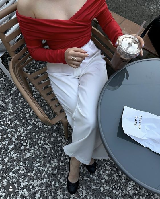 Червона кофта боді з відкритими плечима