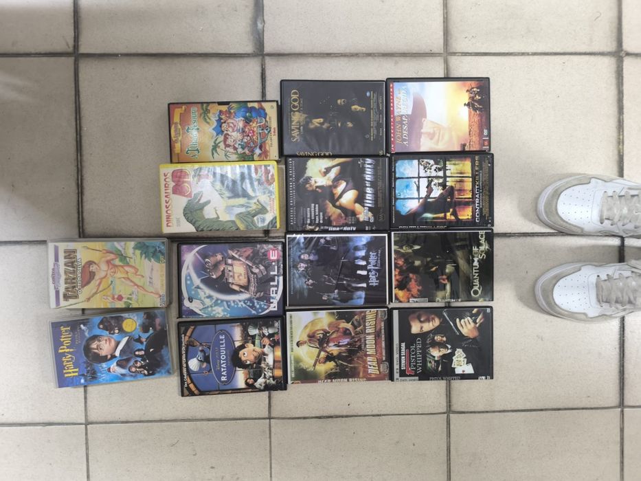 DVDs e cassetes bjs