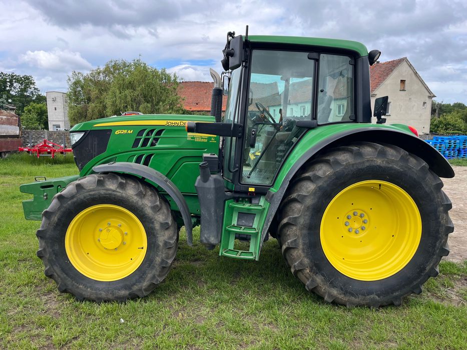 John Deere 6125 m
