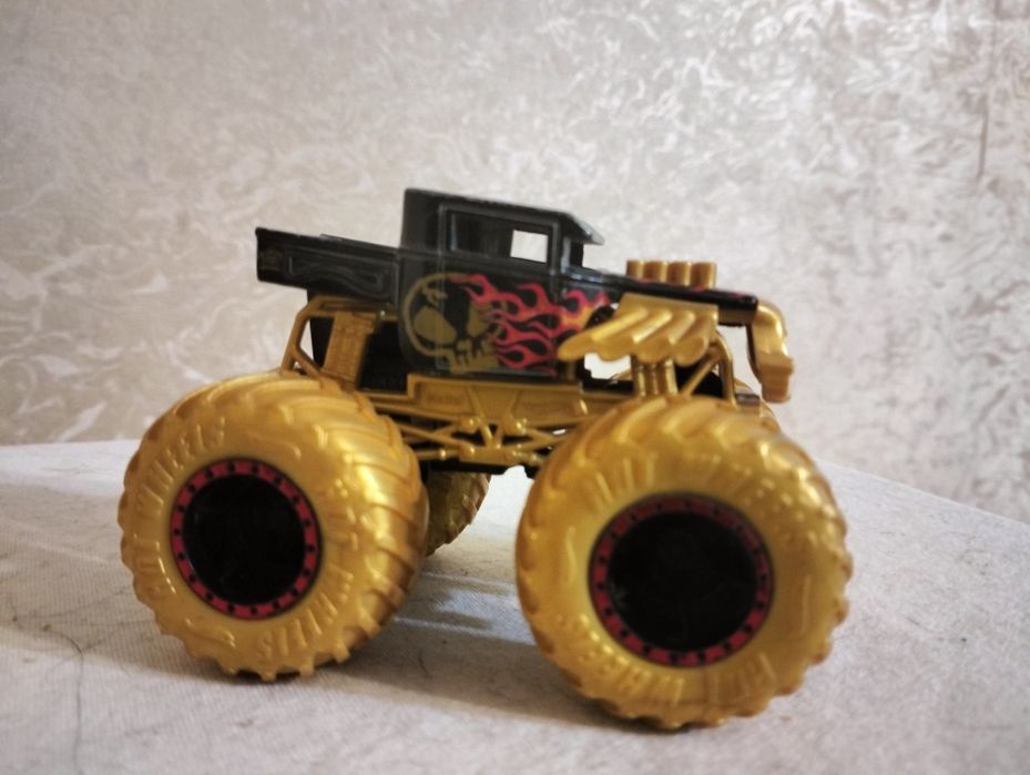 Hot Wheels Monster Trucks Bone Shaker,Монстер трак