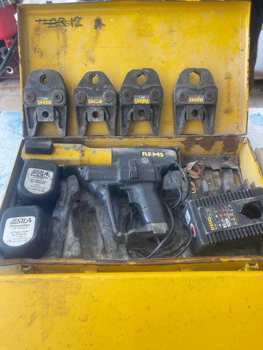 Máquina de Prensar a Bateria REMS Akku-Press 12V + 4 Mordaças (Mala Original)