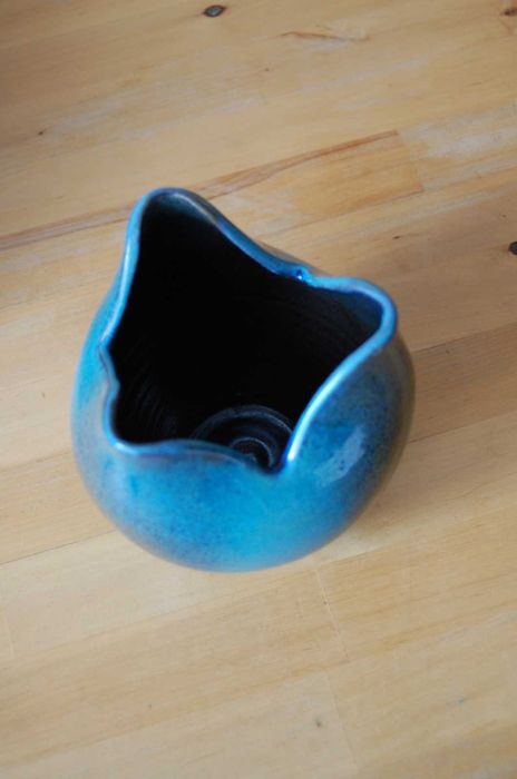 Ładny ceramiczny wazon z czasów PRL.