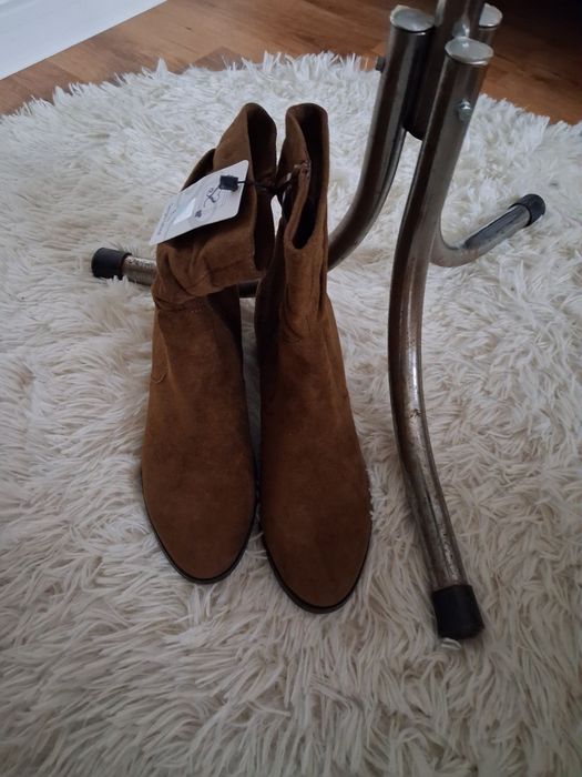 Nowe zamszowe botki