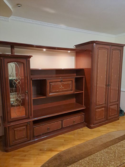 Продам меблі у вітальню.