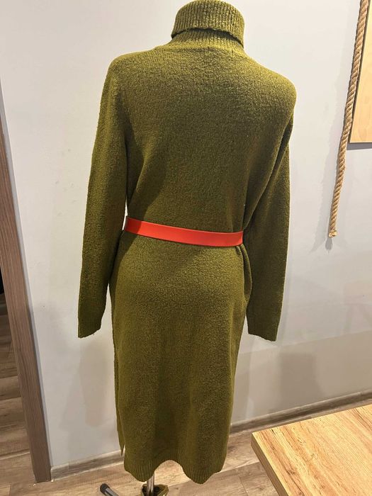 Długi sweter, sukienka