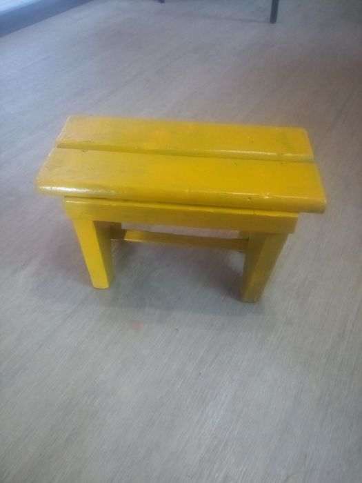 Деревянный стульчик