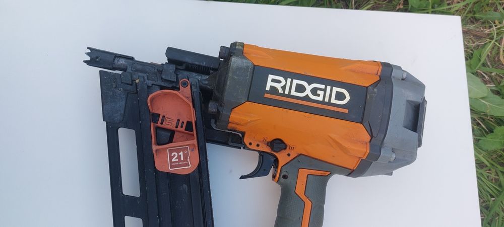 Пістолет пневматичний для забивання цвяхів 50-90мм Ridgid