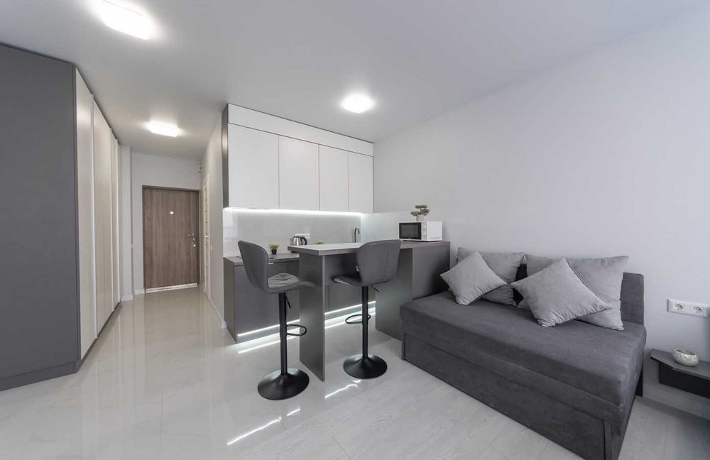 Подобова оренда- комфортна студія з ремонтом, біля метро. Світло 24/7.