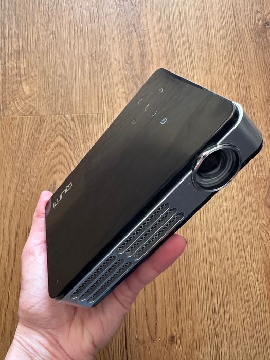 Videoprojetor portátil QUMI